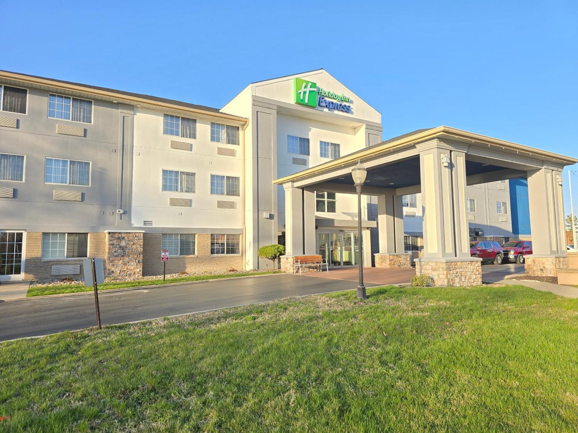 Holiday Inn Express Hotel & Suites-Saint Joseph By Ihg Екстер'єр фото